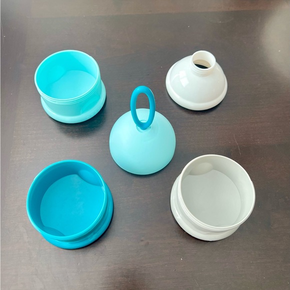 Beaba Stackable Formula And Snack Container - Picture 4 of 4